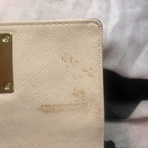 Michael Kors pink locking wallet - Picture 4 of 14